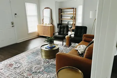 Image de Welcome to your Memphis retreat steps from the vibrant University of Memphis!