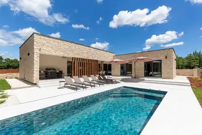 Image de Villa Willow - villa neuve de luxe avec piscine privée