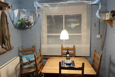 Image de Cosy seaside cottage one minute walk from the beach. Dog friendly!