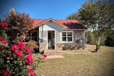 Image de Charming farmhouse with Ac, Wi-Fi, open concept for 4 people, serene Harrison