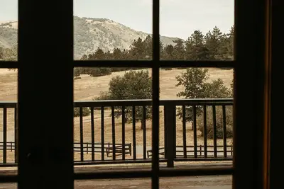 Image de The Rustic Barn at Sacred Mountain: Vintage Barn, Stargazing, Spa, Volcan Mtn.