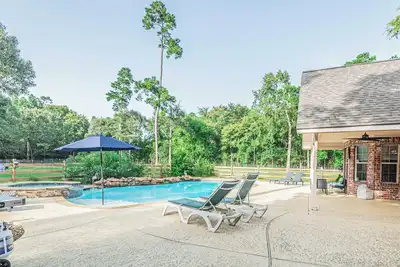 Image de Country Getaway Magnolia Forest Home in10 Acre Lot
