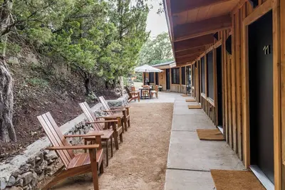 Image de The Lodge: A Spacious Retreat for Groups - Events, Nature, & Luxury Combined!
