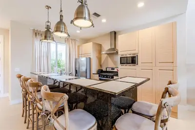 Image de Spacious 3-bed\/3-ba villa w\/hot tub 5 mins from Disneyworld