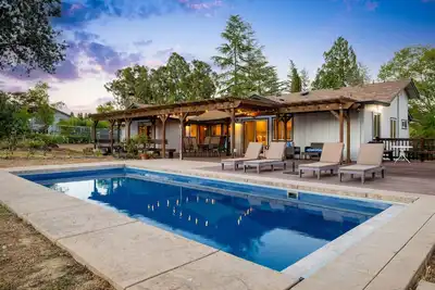 Image de Russian River Wine Country Retreat Near Healdsburg: Heated Pool & Gas Fireplace