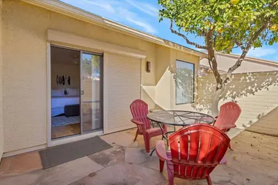 Image de Gated Oasis:  2Bed, 2Bath, Pool & Spa, Very fast Wifi, Garage. 2 mins from I-10.