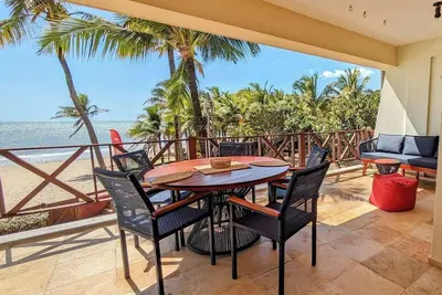 Image de Cumbuco Penthouse Oceanview Beachfront 2-bedroom apartment with Ac, WiFi