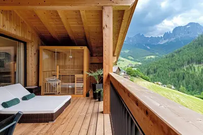 Image de Appartement \"Lomberda\" avec vue sur les montagnes, terrasse partagée et Wi-Fi