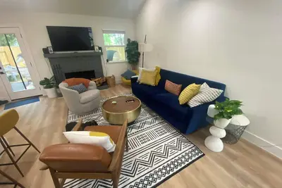 Image de Modern townhome in Austin with Ac, WiFi, Fireplace - 9 min to Zilker Park