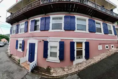 Image de King`s Lighthouse – 3-Story Gem for 18 Guests