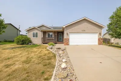 Image de 5 Beds, Hot Tub, Fenced backyard