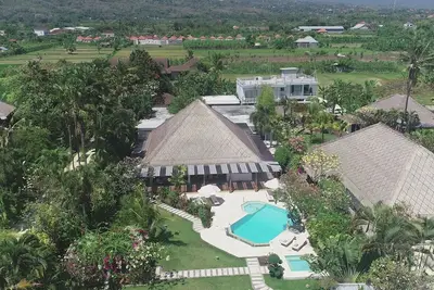 Image de Spacious 5-bedroom beachfront villa with Fitness, Spa & WiFi close to Lovina
