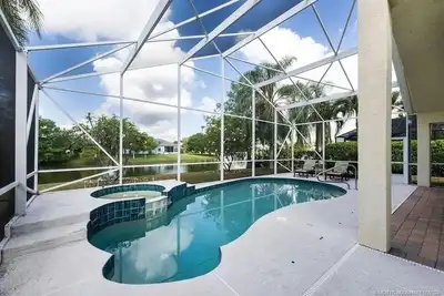 Image de Charming villa in wonderful Jensen Beach Florida with a private swimming pool.