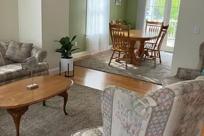 Charming 2-bedroom house with Ac and WiFi in Westbrook