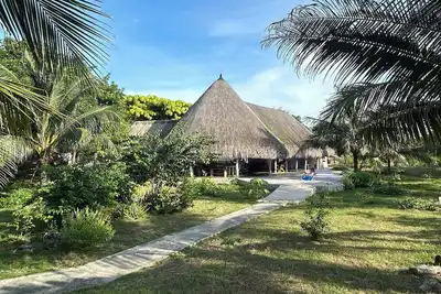 Image de Enjoy a pleasant Island stay in La Felicida, a cozy beach front rustic cabin