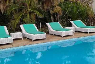 Image de Superbe villa de plage avec piscine et grand jardin tropical