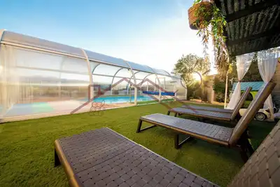 Image de Casa en Mentrida con Piscina Climatizada y Vino con D. o. , Admite Mascotas!