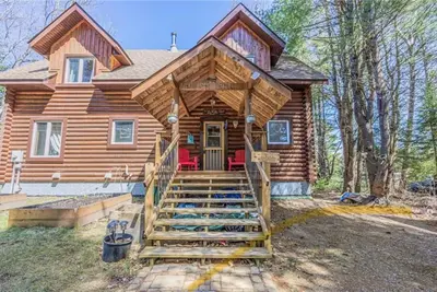 Image de Luxury cottage in tranquil Algonquin Highlands with WiFi
