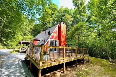 Image de Charming 2-bedroom private cabin with Ac, Hot tub in lovely Morganton, Georgia