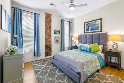 Image de Cityscape 2- City Hoppers -King Bed Music District