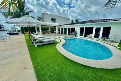 Image de Luxury Waterfront Villa on Keystone Island