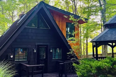 Image de Beautifully Renovated A-Frame Cabin