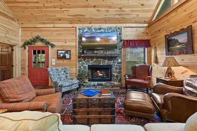 Image de Peaceful Cabin w/ Trails, Fire Pit & Hot Tub