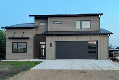 New construction 3-bedroom cabin at beautiful Lake Albert with lake access