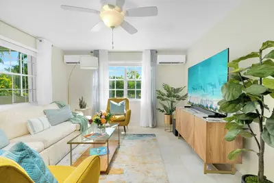 Image de Lovely & spacious apartment in Grace Bay, Providenciales - Ac, WiFi, Smart Tv