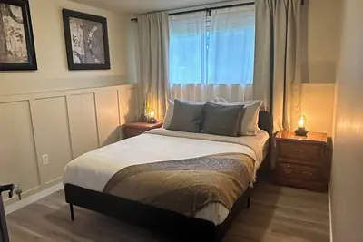Image de Downtown Family-Friendly Basement Guest Suite, near Goldens best attractions!