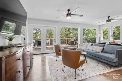 Image de Stylish Lakefront Home on Beaver Lake in Beautiful Northwest Arkansas!