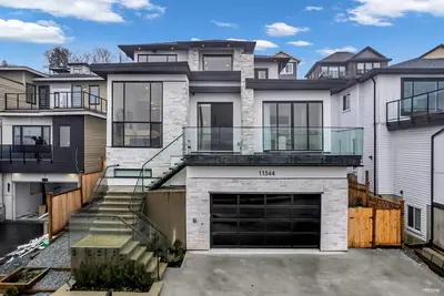 Image de Luxury River-View Home w/ Chef’s Kitchen • Smart Tech • Parking • Sleeps 15!