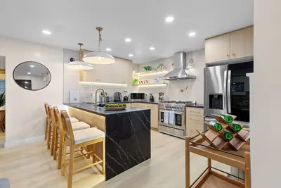 Image de Magical vacation home 5 bedrooms and 3 baths Retreat 3mi to the Disneyland