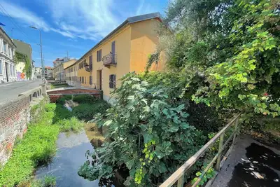 Image de Secret Garden on Water in the City Center.