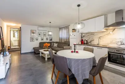 Image de Superbe appartement à Novigrad avec.