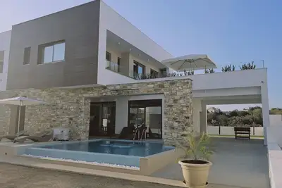 Stay Oasis Luxury Villa 4