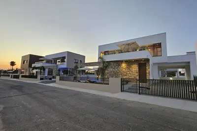 Stay Oasis Luxury Villa 2