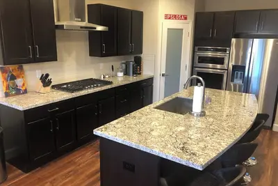 Image de Warm and Welcoming Modern 2 Bedroom Home in Beautiful Damonte Ranch