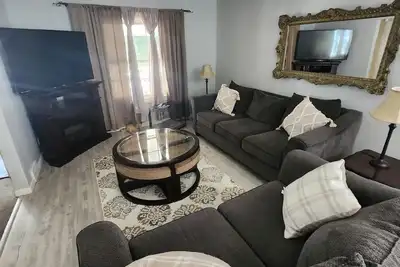 Image de A great home for friends and family to gather.