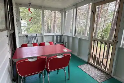 Image de Charming 3-bedroom cottage with Ac and WiFi in Schroon Lake. Dog friendly.