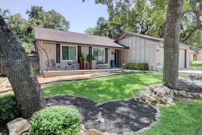 Image de South Austin Gem! Full home, 1 King & 2 Queen Br, Workspace, Rower for exercise,