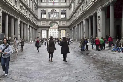 Image de Refined 2-Bedroom Apartment with Stunning Views in Florence's Heart