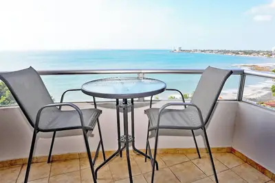 Image de Two Bedroom Beach Front Condo with Amazing Ocean View