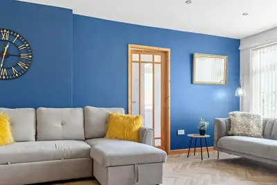 Image de Beautiful & Spacious Home | Free Driveway Parking