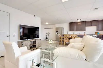 Image de 7 Mi to Golf Course: Brighton Apt w/ Yard & Patio
