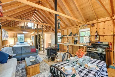 Image de Riverfront Greenbush Studio w/ Porch & Views!