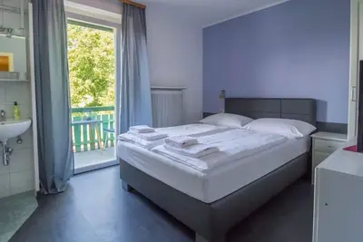 Image de Single room with balcony and lake view - Gästehaus Libelle