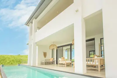 Image de Villa luxueuse avec Piscine Vue Panoramique sur Océan et Montagne