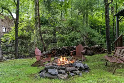 Image de Peaceful Cabin w/ Hot Tub, Water View & Fire Pit
