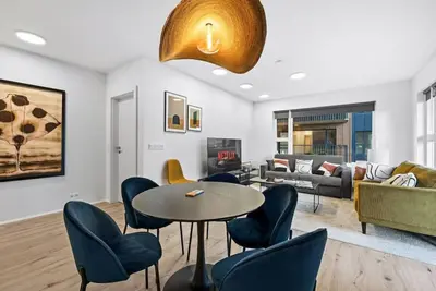 Image de Unwind in luxury: Steps from Smáralind mall